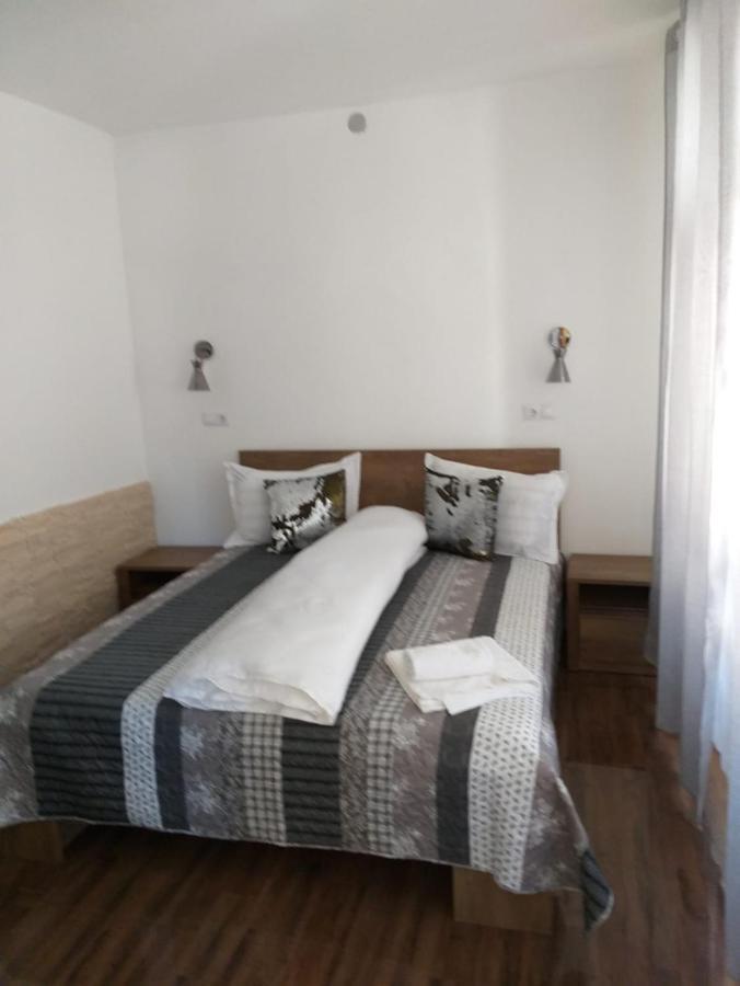 Sara House Appartement Bistriţa Buitenkant foto