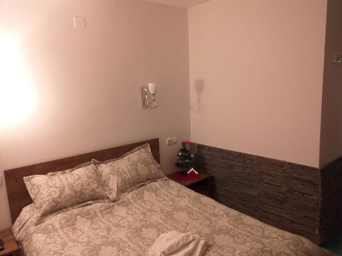 Sara House Appartement Bistriţa Buitenkant foto
